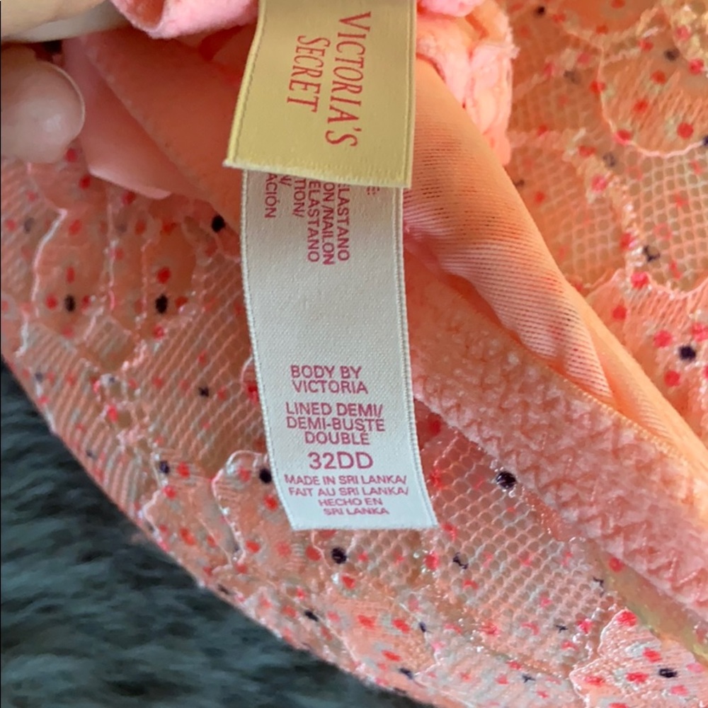 Victoria’s Secret Body by Victoria Lined Demi Bra - Picture 5 of 5